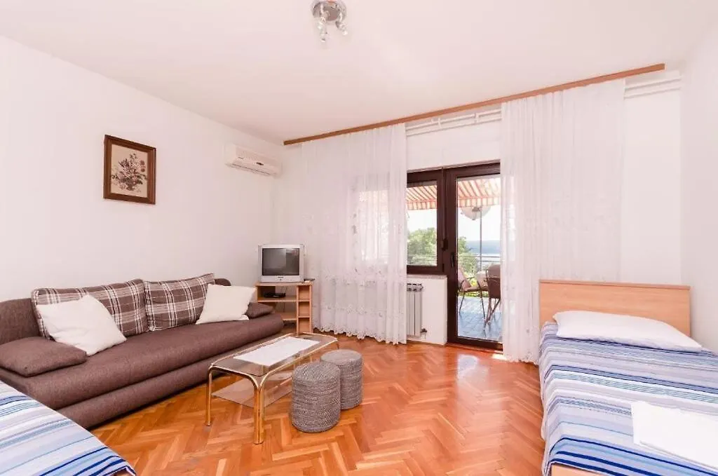 Apartments Nenad Dramalj