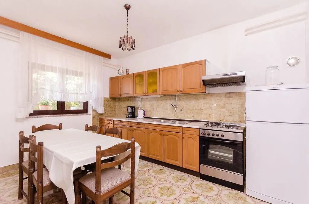 Apartments Nenad Dramalj
